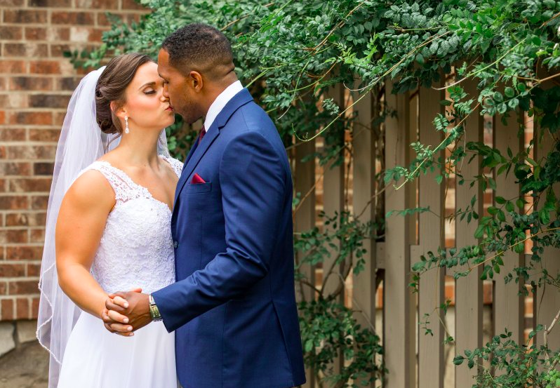 bride groom kiss