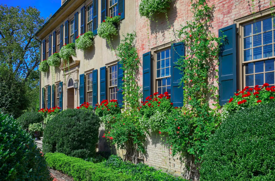 garden house window