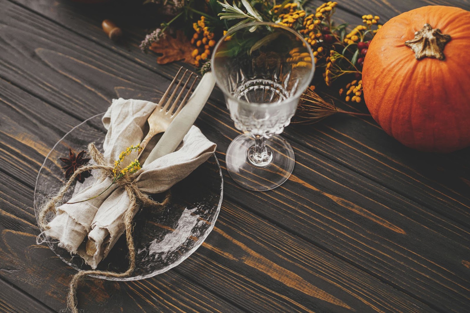 fall table pumpkin