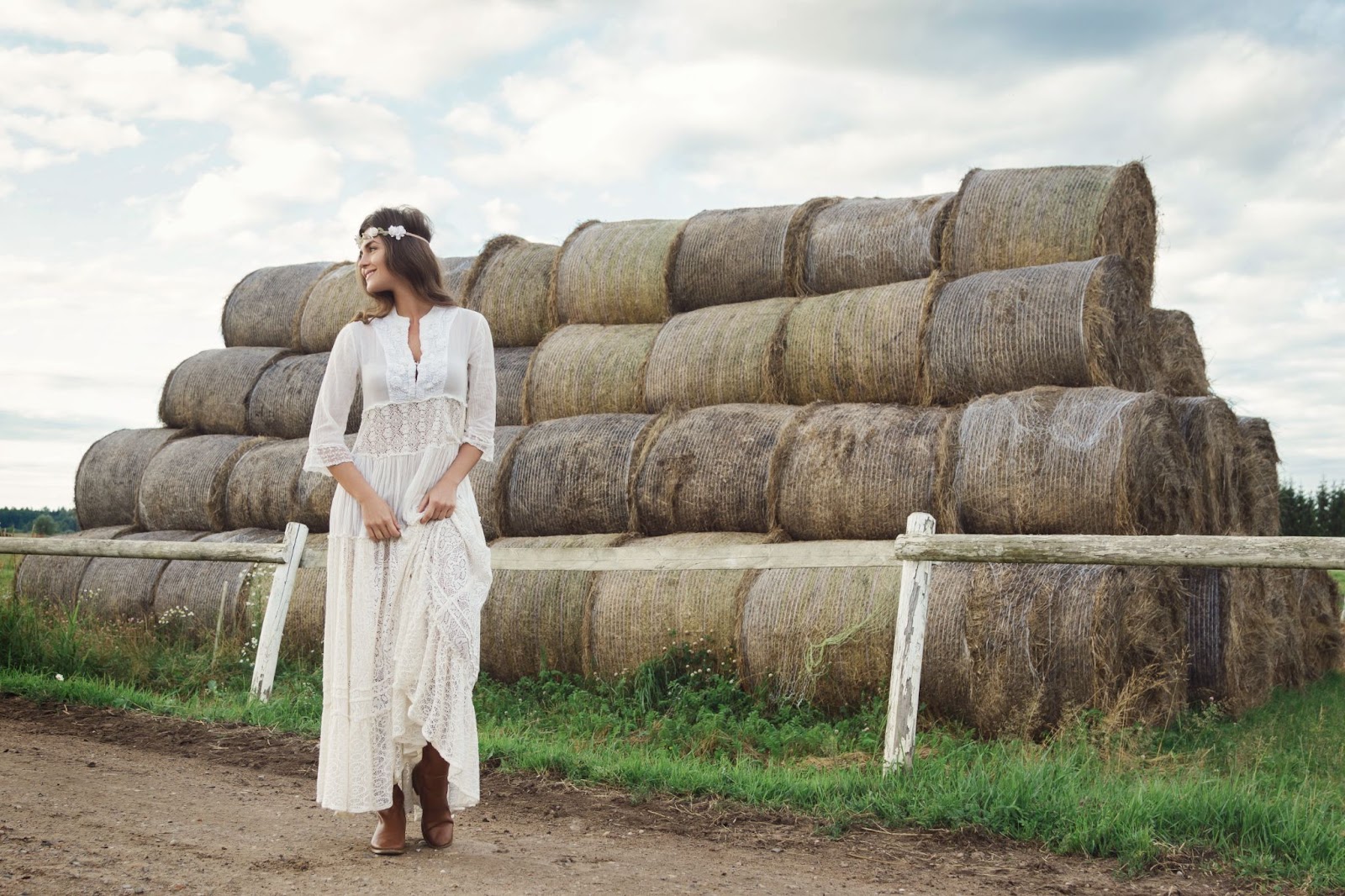 what to wear to a barn wedding​